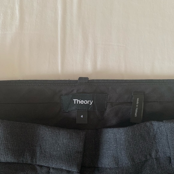 Classic Crop Pant in Stretch Wool -Theory - Picture 6 of 11